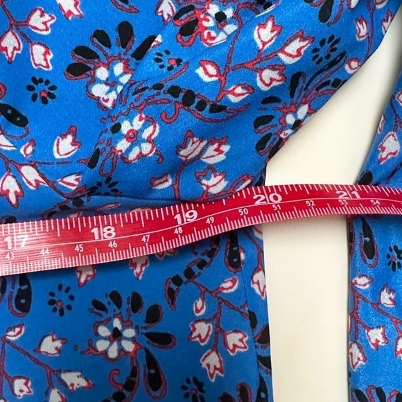 J.Crew Petite Ditsy Floral Print V-Neck Pop-Over Blouse Button Cuffs Peasant - Picture 3 of 9